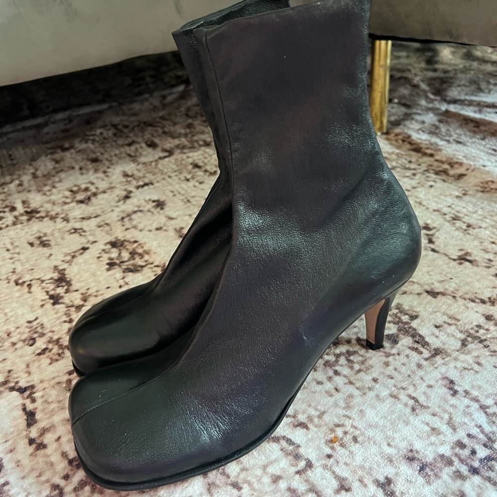 Bottega Veneta Black Leather Mid-Heel Ankle Boots